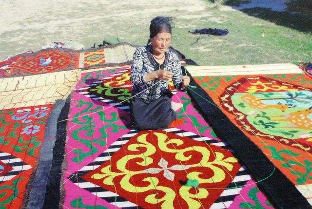 百天带你领略*疆新**民俗（第七十一天）色彩绚丽的草编