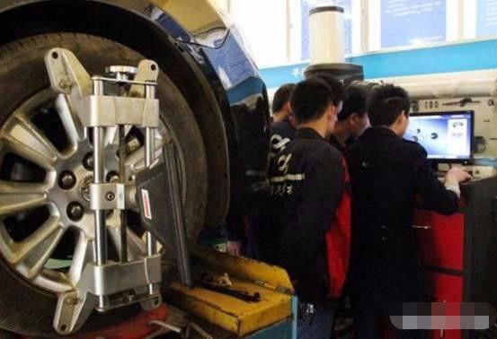 四轮定位多久做一次一般多少钱,汽车多久做一次动平衡和四轮定位