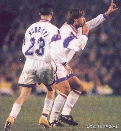 战神巴蒂带奖牌,战神巴蒂庆祝动作图片高清