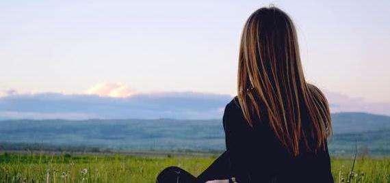 被原生家庭拖累的人,逃离原生家庭该有多强大