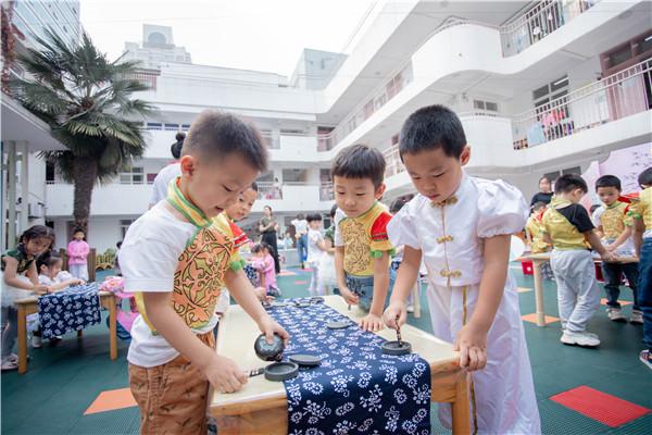 笔墨纸砚润童心，书香画韵趣国庆节：合肥市宿州路幼儿园迎国庆节活动