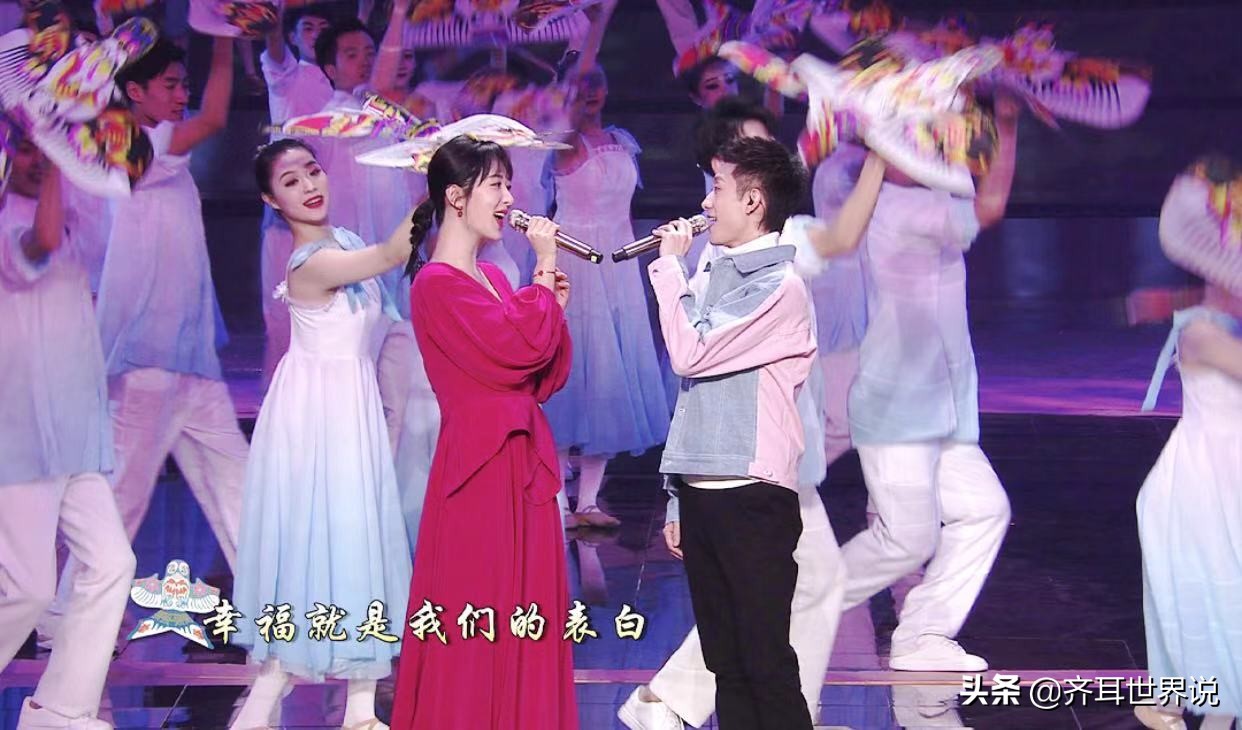 张一山在机场看杨紫的眼神,张一山对杨紫的承诺