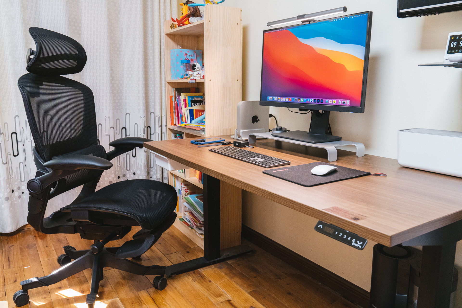 看了何同学的那条视频后……桌搭一款适合自己舒适又实用的桌子