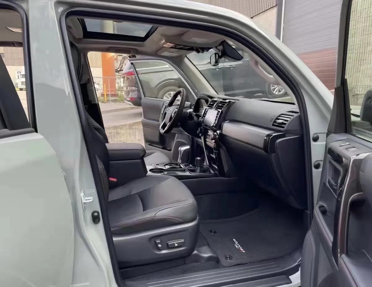 全进口丰田超霸2023款落地价,丰田超霸4.0和丰田陆巡4.0