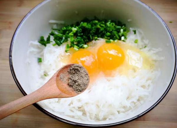 白萝卜饼做法不用面粉只加淀粉,白萝卜胡萝卜做饼要什么面粉