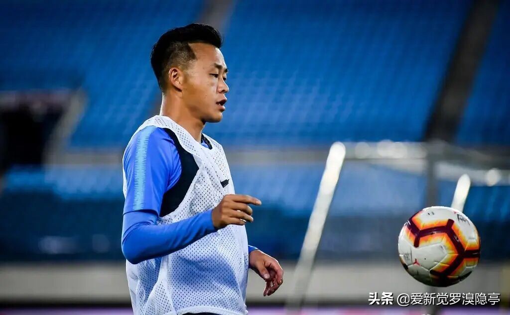 深度解析：新赛季大连人改打4231，郑龙为什么必须当首发前腰