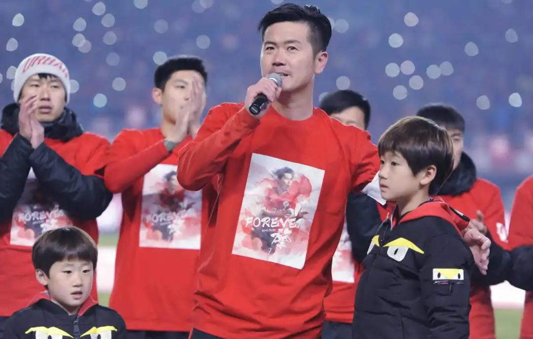 辽足宣布解散视频,辽足解散现场