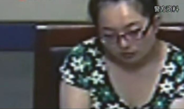 漂亮的酒吧女郎倒追男人，命运转身就给了她这几个血的教训！你觉得她活该吗？