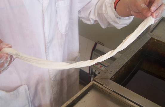 安琪油条膨松剂的使用方法,无矾油条制作及配方全部过程