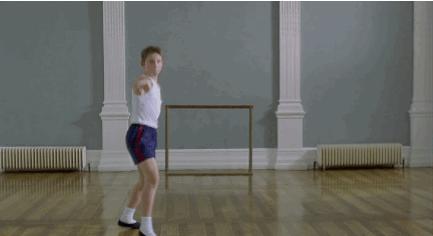 乔治小王子被嘲笑,乔治小王子跳舞