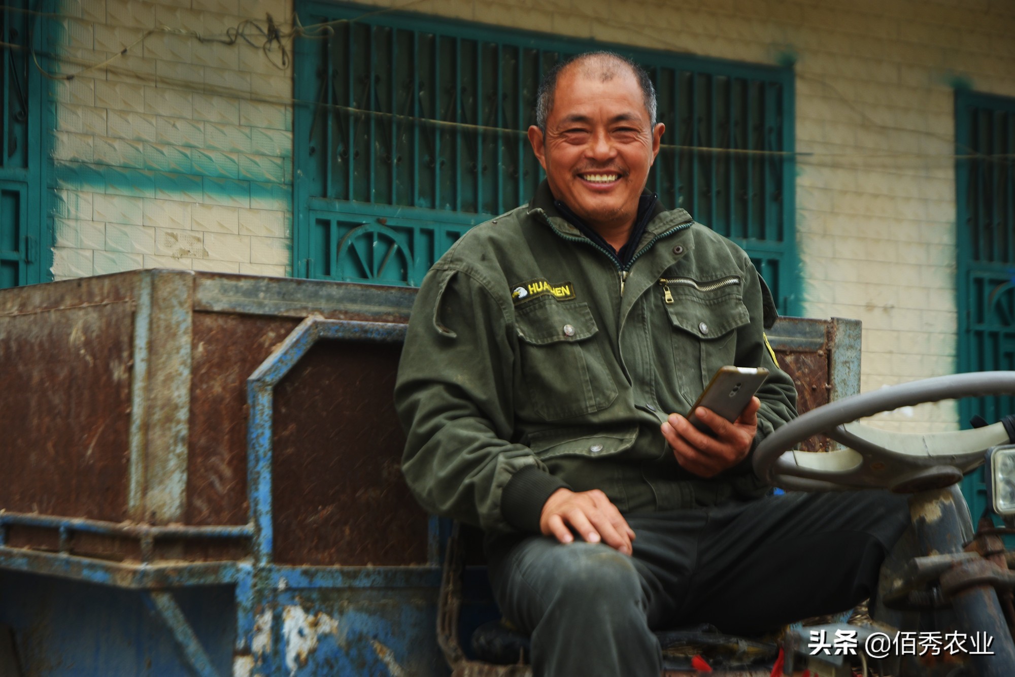 种植中药材一亩赚10万,90后回村种植中草药一年净赚240万