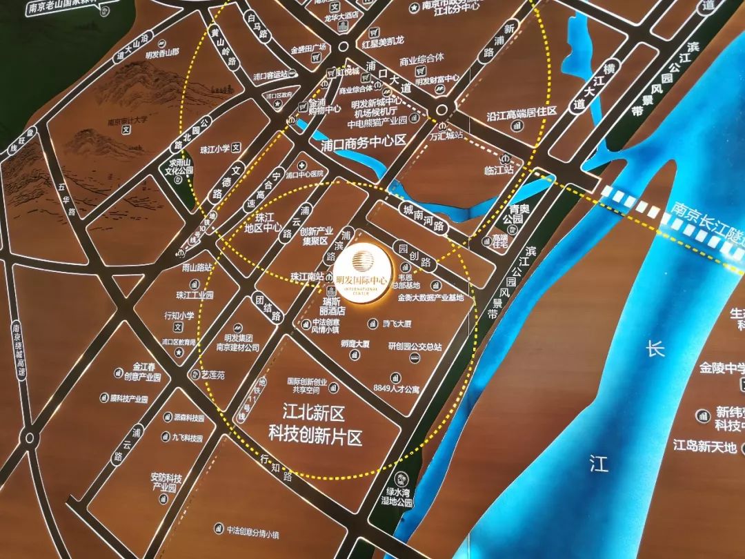 南京江北明发国际中心强行收取“电商费”，不交5万不给优惠