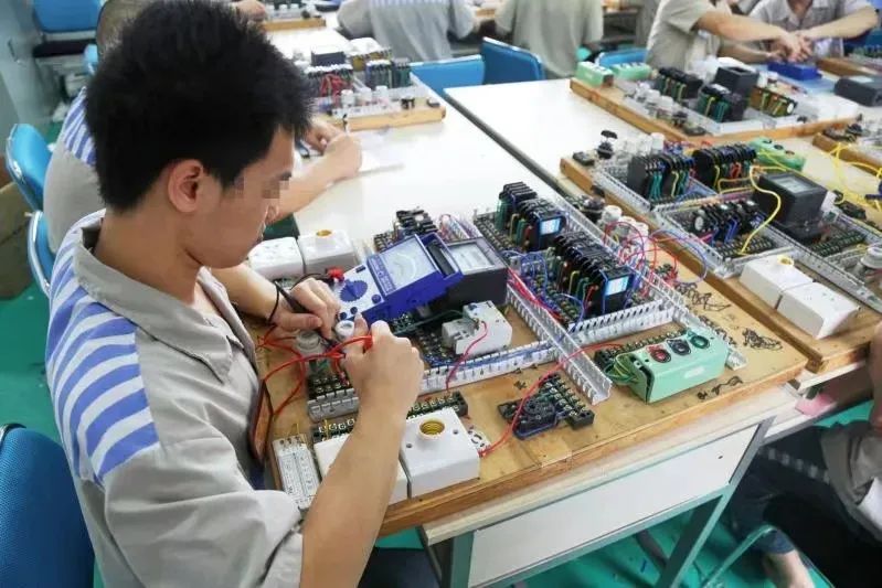广东广州市监狱,广东监狱九个教育改造先行点建设