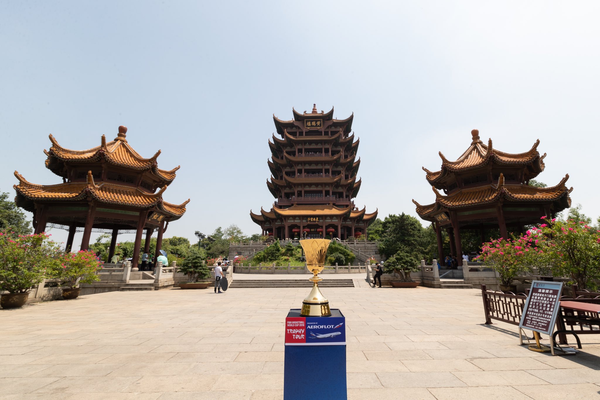 32支球队进行篮球比赛,男篮32届世界杯