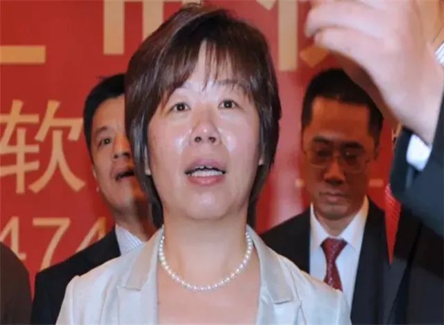 知乎115万热度：没学历，啥也不会，不进厂上班还能干什么？