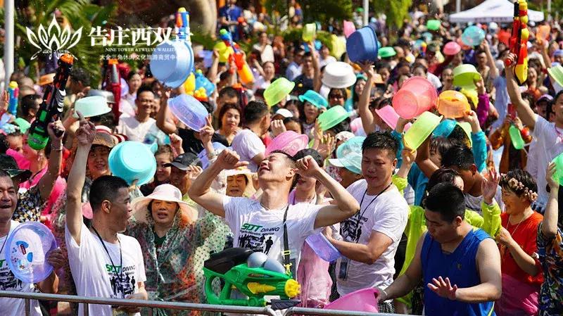 西双版纳泼水节狂欢有这么火吗,西双版纳泼水节活动安排时间地点