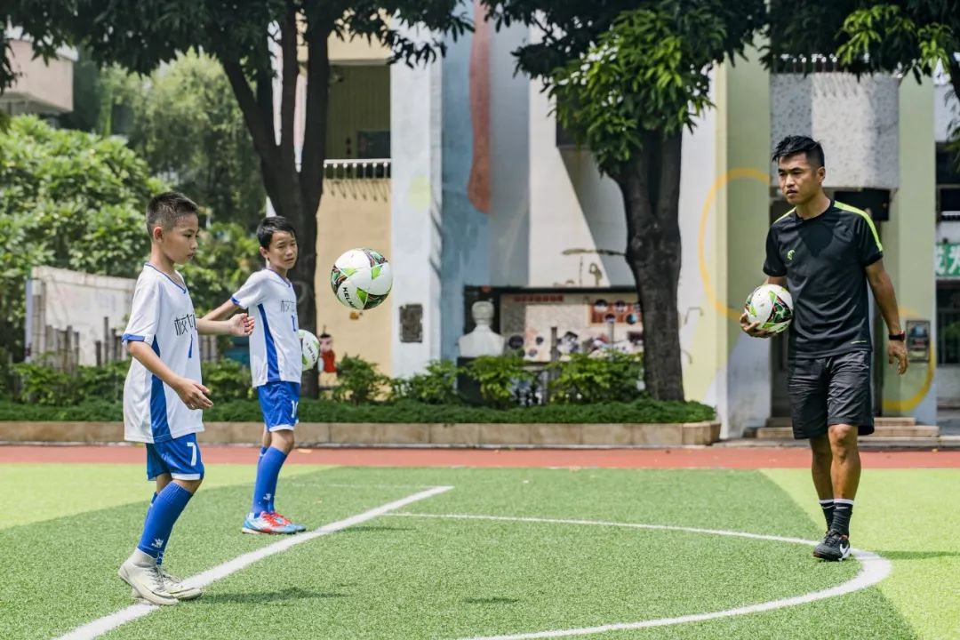 中考足球定位踢准技巧,足球中考满分视频技巧