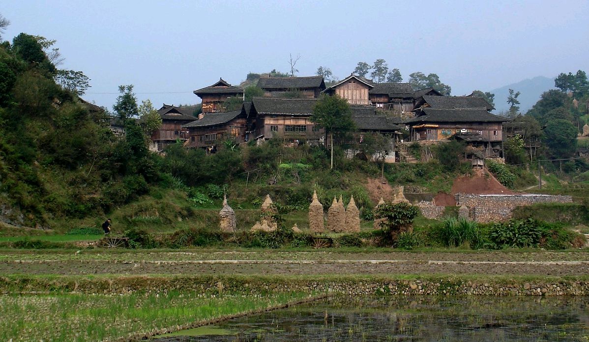 春耕进行时到处是一片繁忙的景象,春耕一般在什么时候