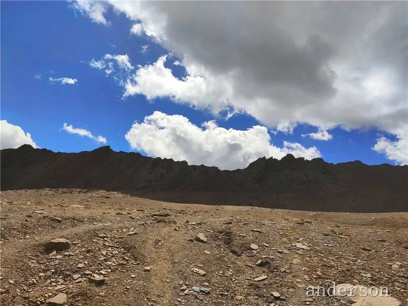 陪着贡嘎过仲秋，深夜听到女生的尖叫（上）