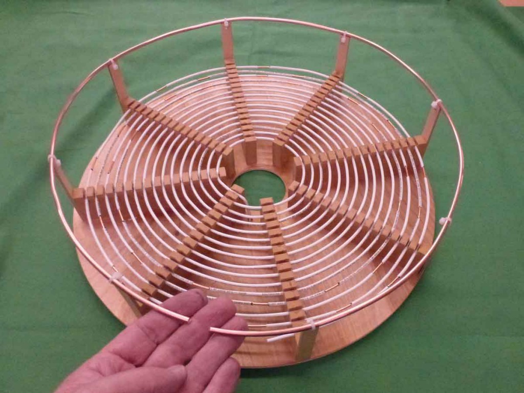 成为雷电法王很简单，用6个啤酒瓶和日常用品，就能做特斯拉线圈