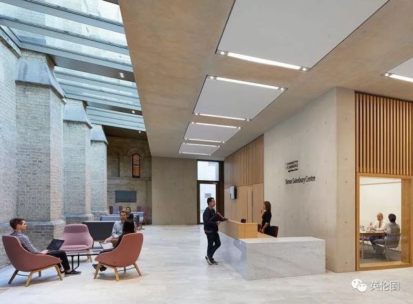 一年48万，奶茶妹妹要读剑桥MBA？这张学生卡信息量也太大