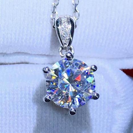 莫桑钻和钻石哪个持久闪亮,莫桑钻和钻石价位