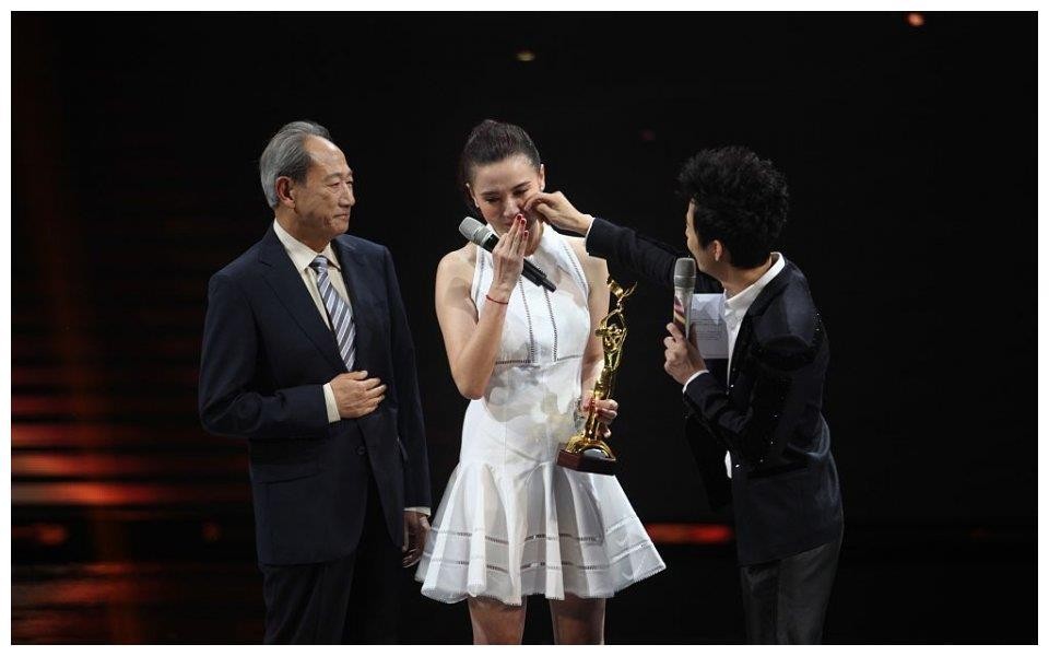 何炅谢娜友谊有多深,何炅与谢娜的友谊长达多长时间