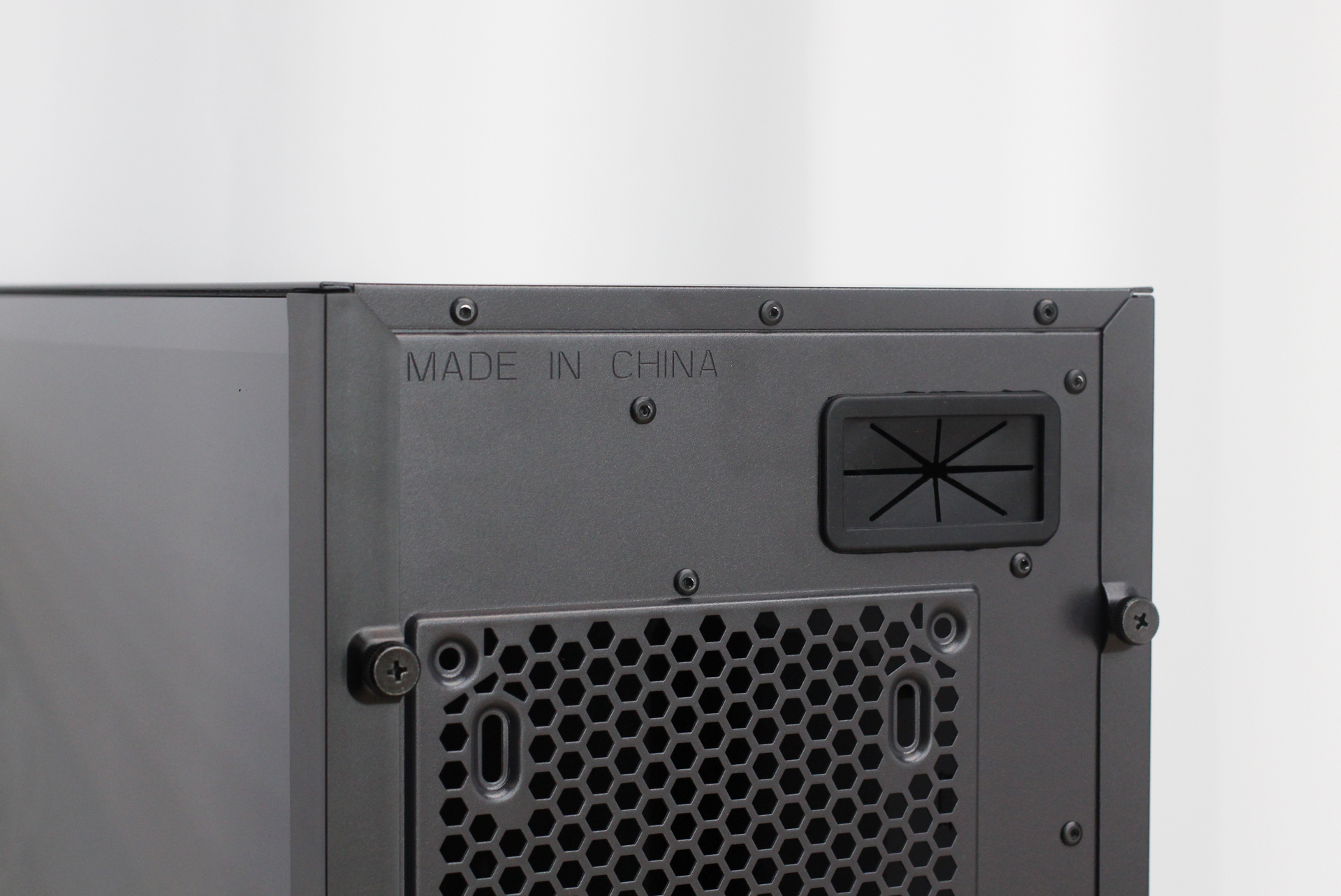 鑫谷atx3.0850w全模组,鑫谷机箱可以装三风扇显卡吗