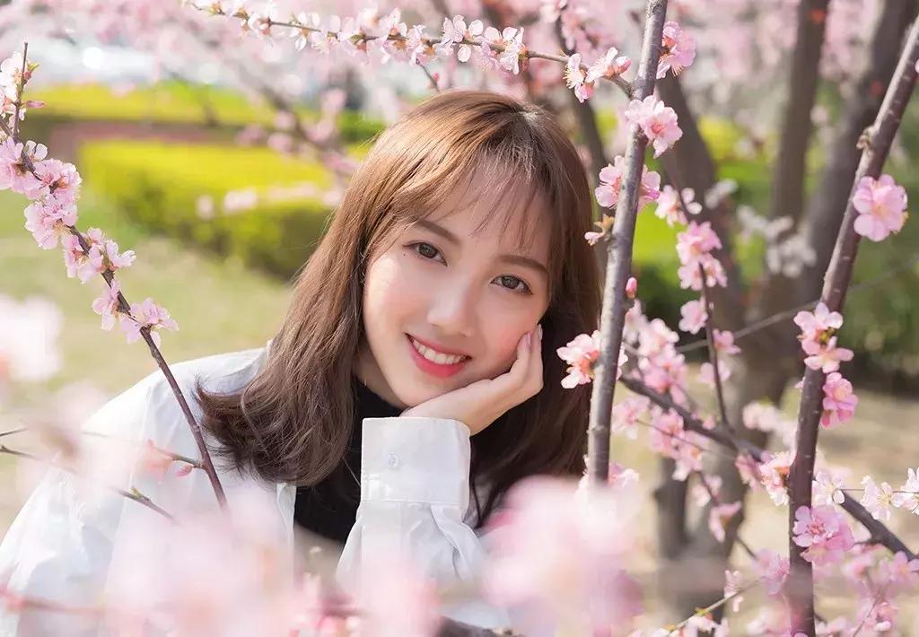 如何给女朋友拍照技术教学,怎么给女朋友拍照动作