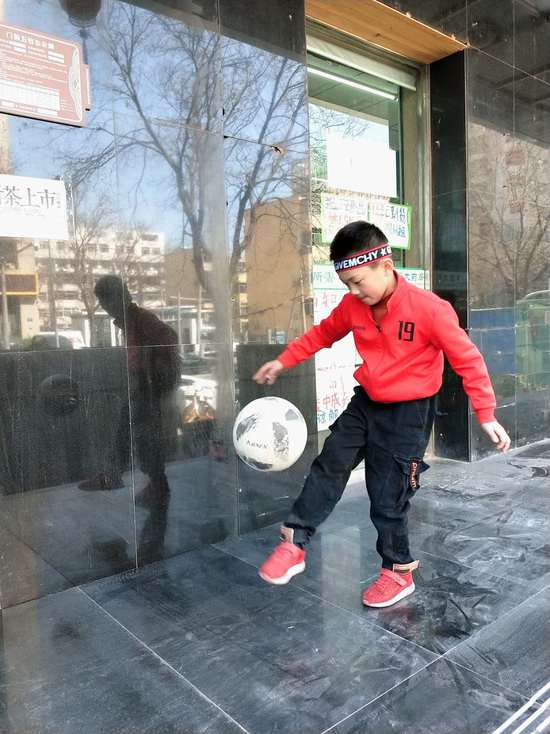 学生居家抗疫锻炼,小学生抗疫居家锻炼