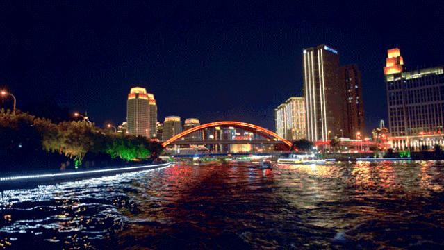 抓住夏天的尾巴放肆玩乐，一起打卡隔壁城市这条网红游船