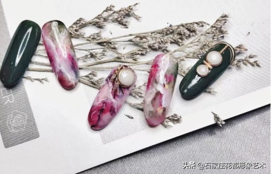 想学美甲去哪里找地方学,学美甲去哪里工作