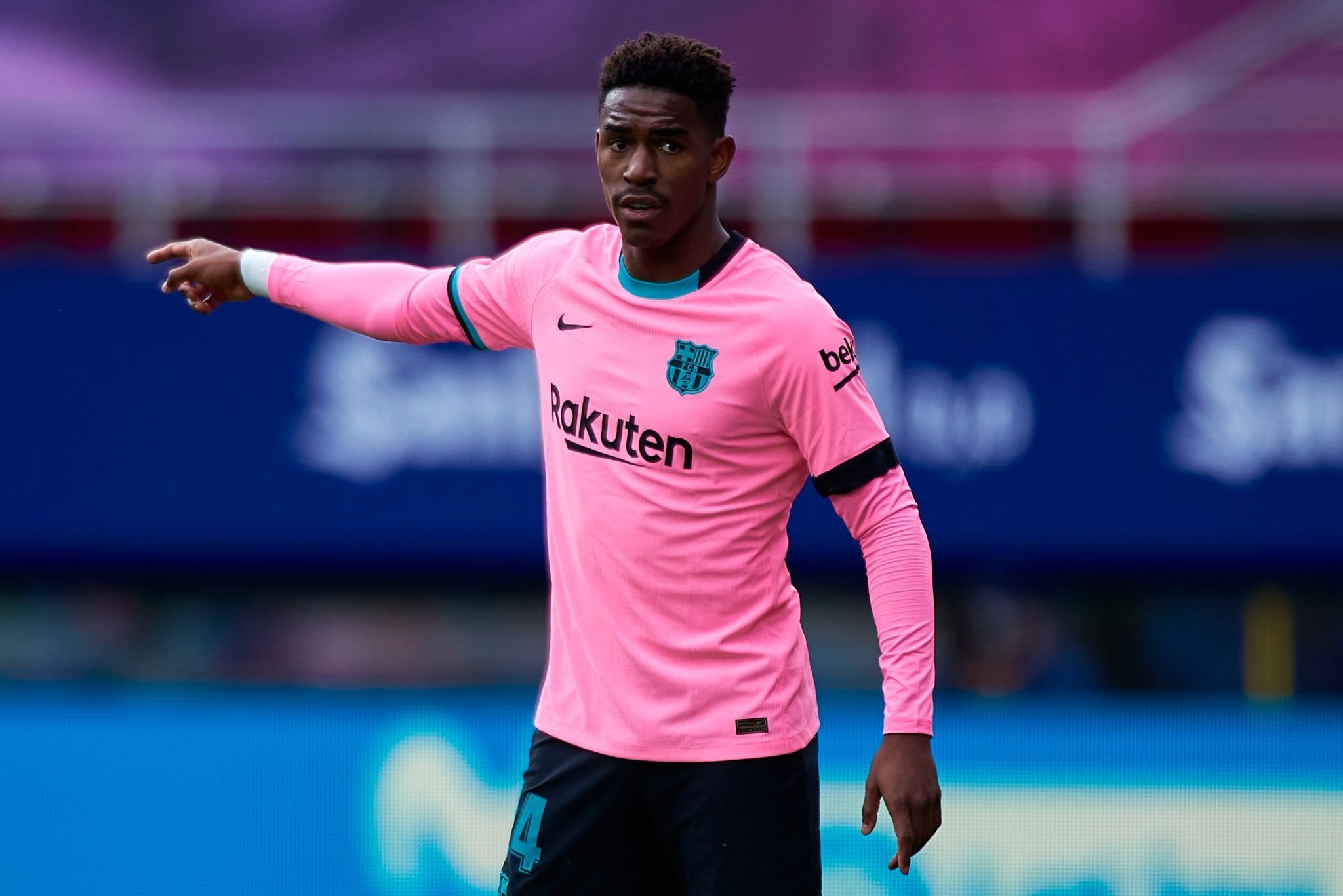 巴萨为何执意跟登贝莱续约,巴萨可以放弃登贝莱吗