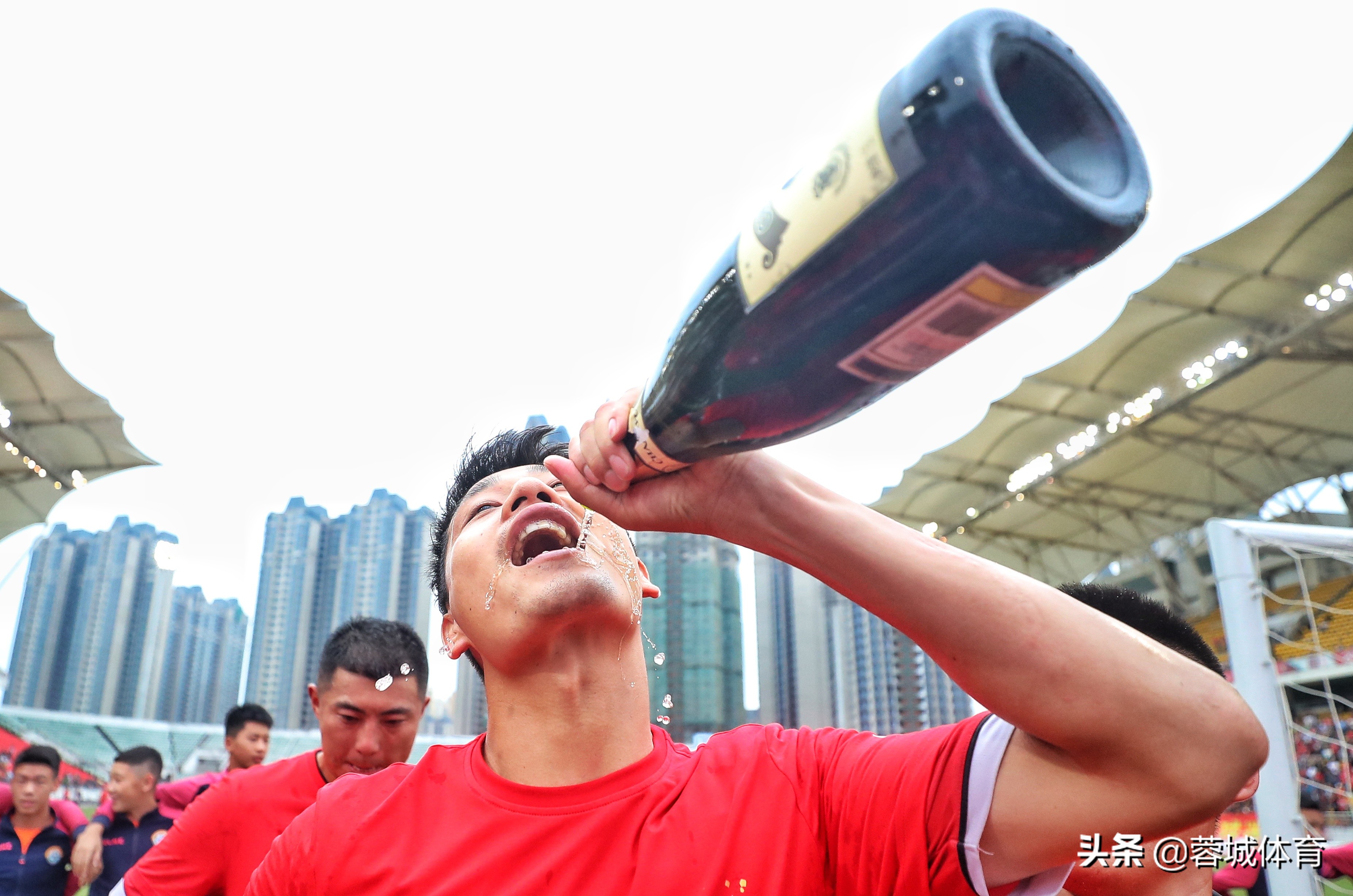 成都兴城十连胜,成都蓉城3-0战胜大连人姚夏