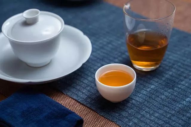 今日小寒｜轻舞一曲送冬雪，万家灯里待春风