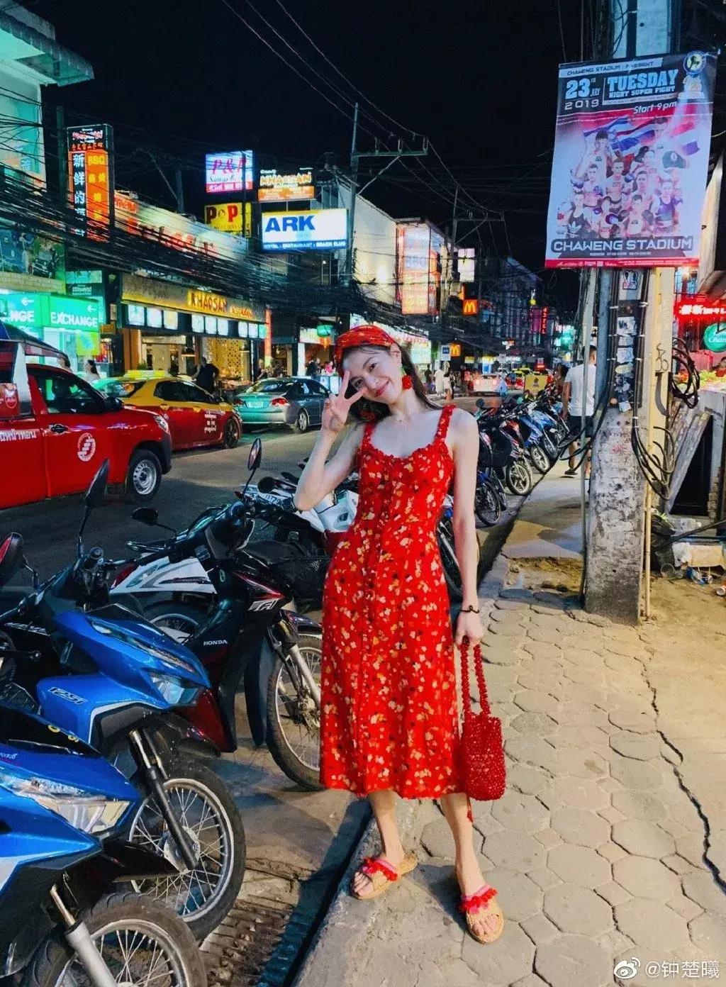 关晓彤程潇撞衫,关晓彤周洁琼撞衫