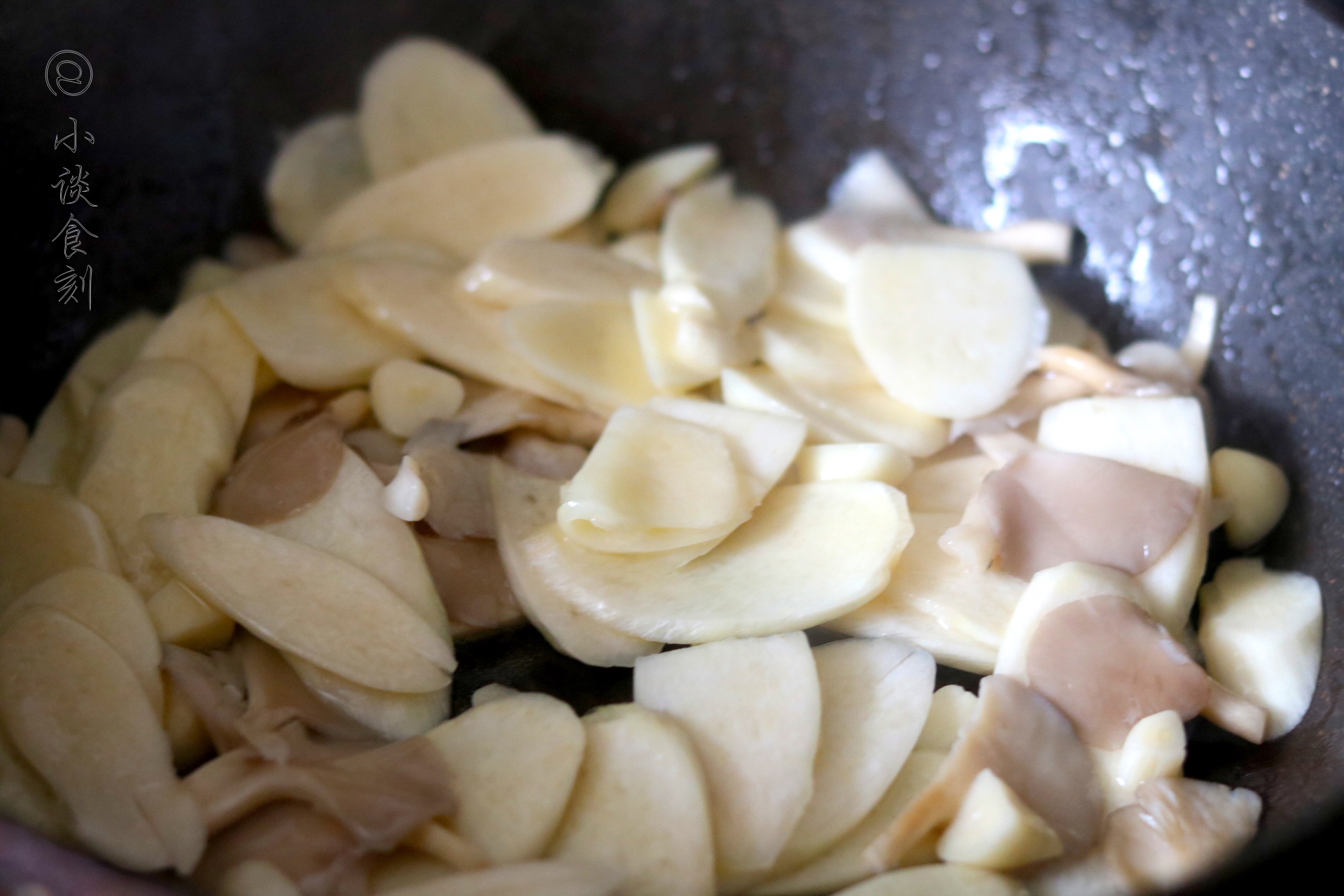 高笋与平菇能同吃吗,高笋平菇炒肉