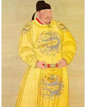 历代龙袍的款式变迁，秦始皇曾经走的黑色极简风