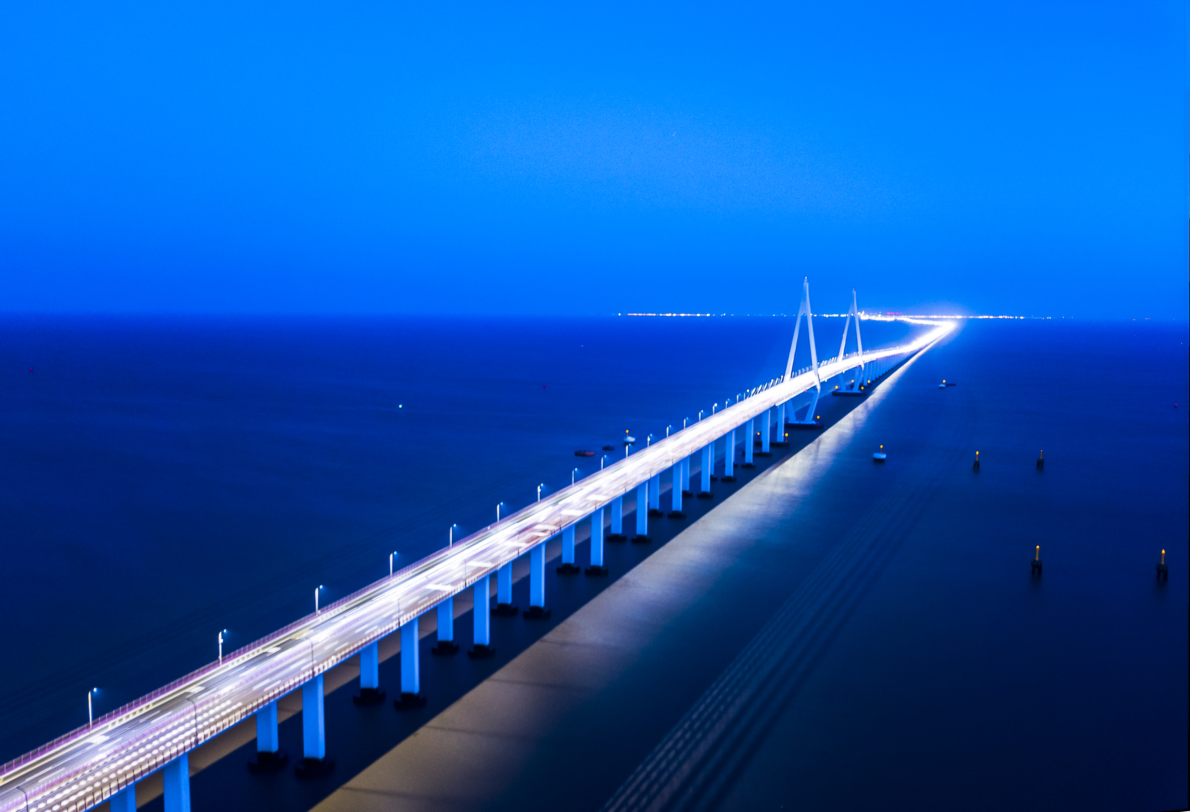 中国九大绝美的跨海大桥,国内首座公铁同层跨海大桥