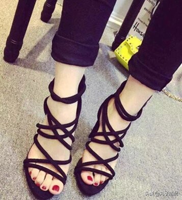 绑带高跟鞋和无带高跟鞋的区别,后拉链交叉绑带高跟鞋