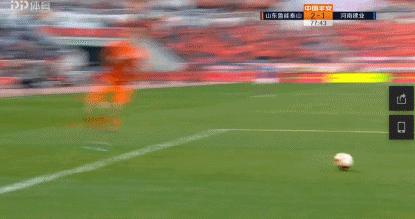 面对误判不要慌,足球场上的裁判误解球员