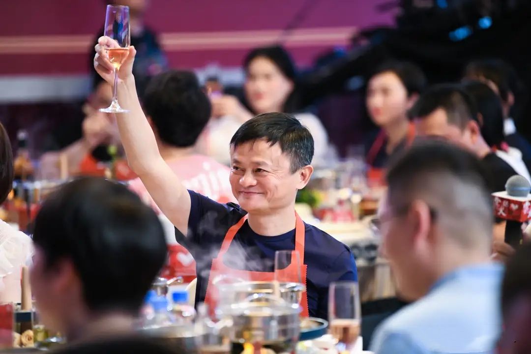 昨晚睡得早，半夜梦到马云爸爸，醒来后赶紧把1000多花呗账单还了