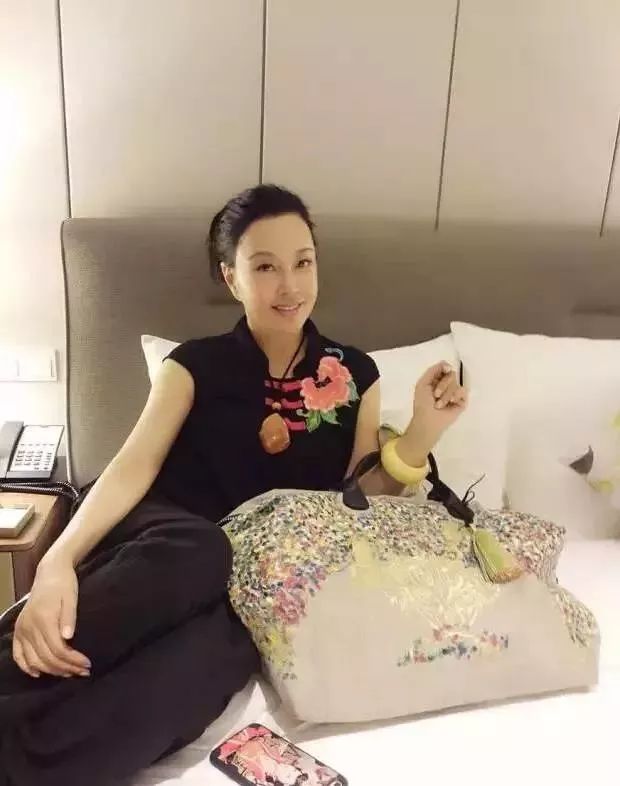 各种造假蜜蜡都会暴露出真身,蜜蜡造假的6大内幕学会避免被宰