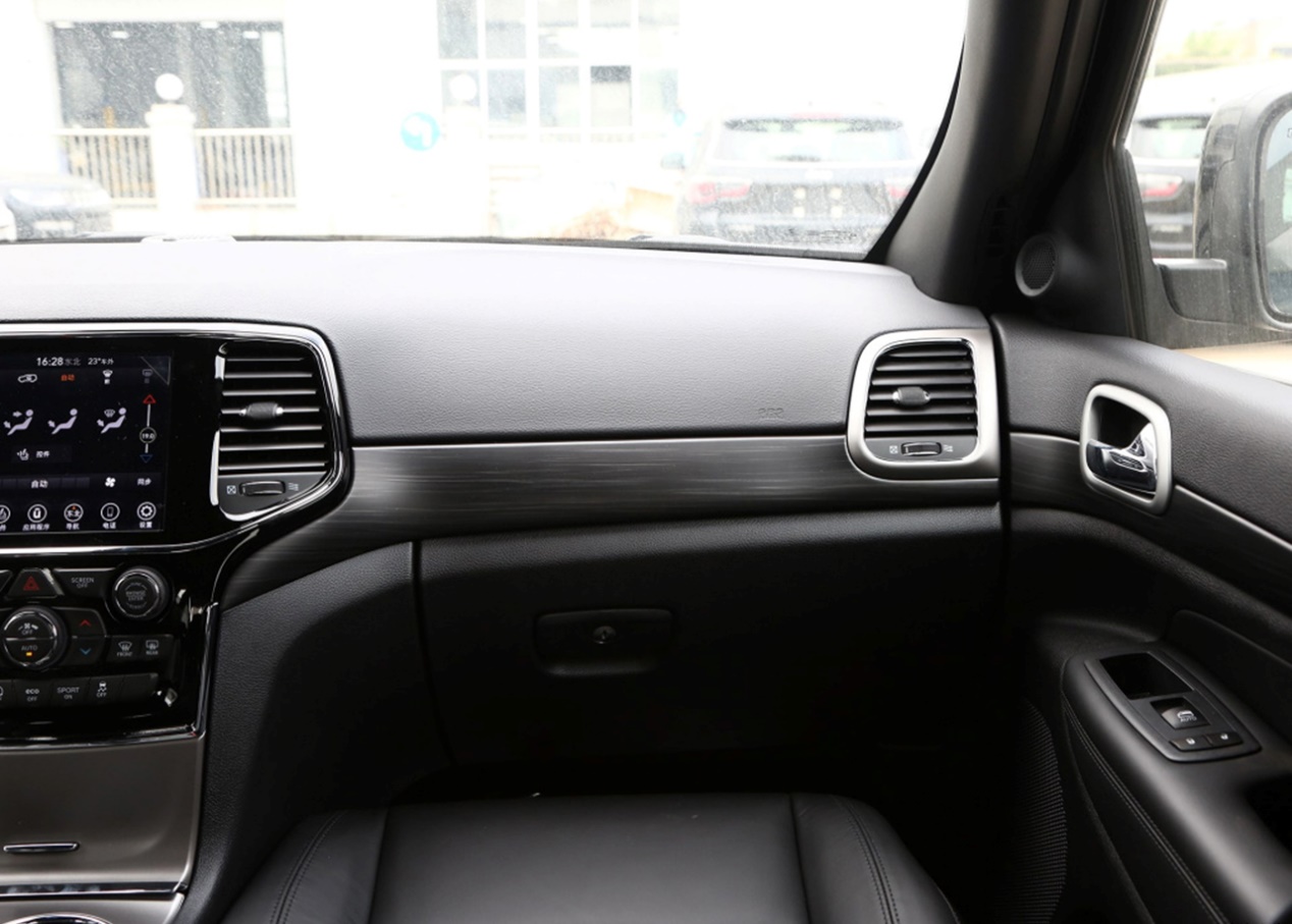 新jeep大切诺基海外售价公布,jeep大切诺基2022年新款入门