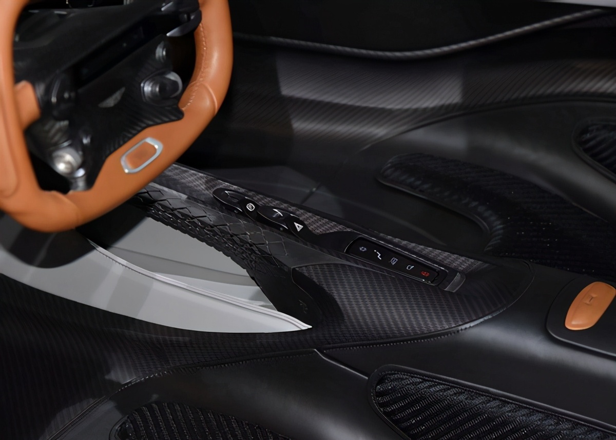 阿斯顿马丁amb001全球限量多少台,阿斯顿马丁梦幻暗夜紫