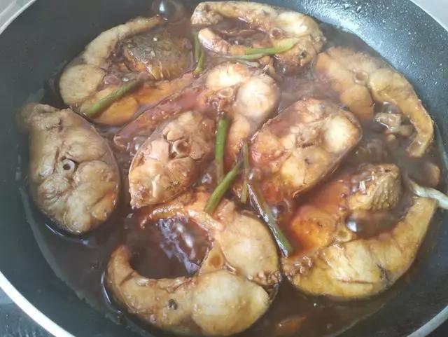 正确炖鱼方法和步骤,正宗炖鱼方法用开水还是凉水