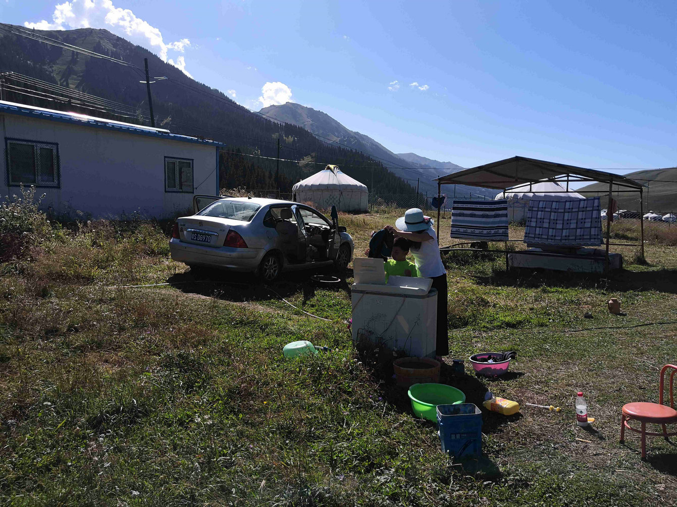 *疆新**蒙古包旅店老板，看他一天的收入多少，一个月就抵我一年工资