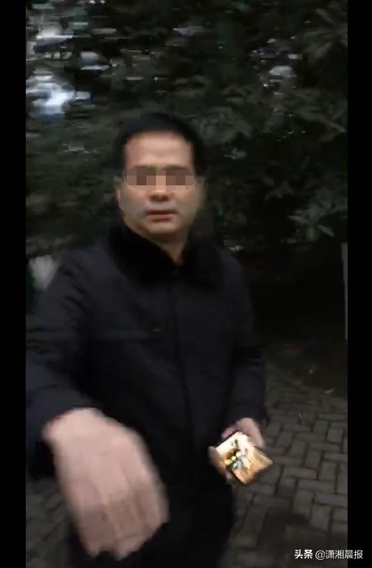 一官员被指受贿举报人：睡了我老婆，还怀了孕，还要*辱侮**我