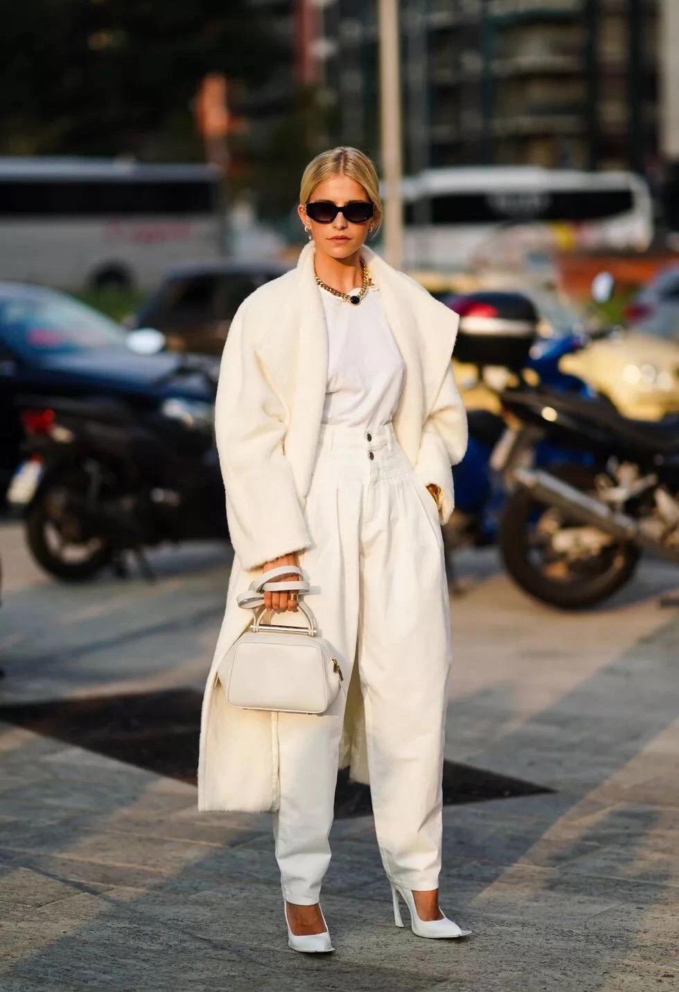 好穿还显瘦的神裤推荐秋冬穿搭,小黑裤今年冬季三款裤子显气质