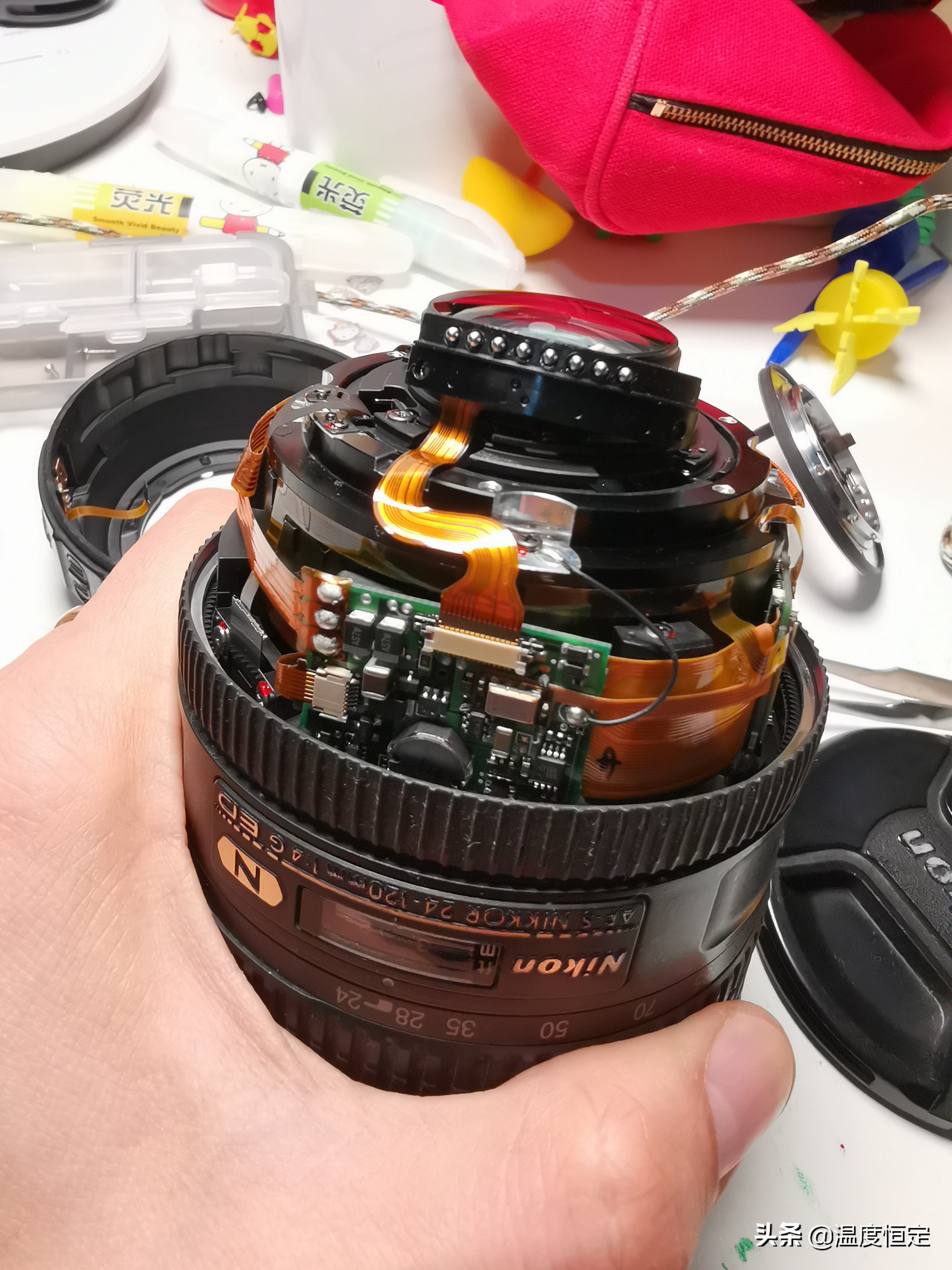 尼康镜头防抖打开一直响,尼康24-120镜头防抖怎么开